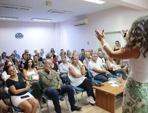 Konak’ın İleri Yaş Merkezi’nde kuşaklararası bağlantı semineri