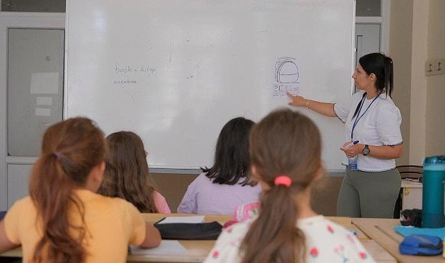 Lider Çerçioğlu’ndan Eğitime Tam Dayanak: Aydınlı Çocuklar Yazı İngilizce Öğrenerek Geçiriyor
