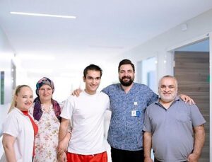 Motor kazası sonrası yatağa bağımlı kalır dendi, yürüyerek taburcu oldu