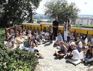 Osmangazi Belediyesi geleceğin tiyatrocu ve arkeologlarını yetiştiriyor