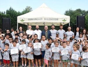 Osmangazi’de minikler yaz tatilinde yüzmeyi öğrendi