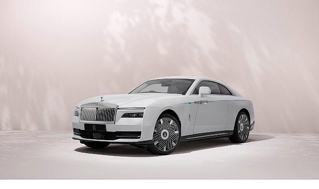 Rolls-Royce baharın zarafetini geleceğe taşıyor