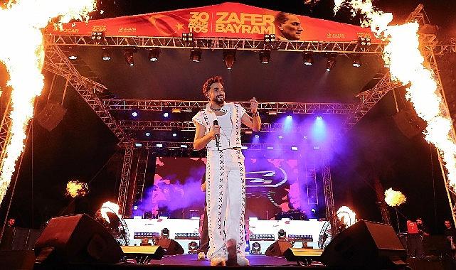 Sefo, Aliağa’da Zafer coşkusunu tepeye taşıdı