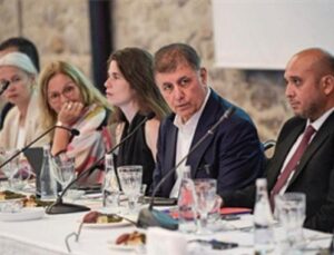 Tugay: Elimizin altında olan hazineleri görmeliyiz