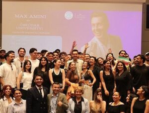 Ünlü komedyen Max Amini, Ebru için fırçayı eline aldı!
