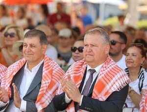 Urla’nın 2 bin 600 yıllık Bağ Bozumu Şenliği başladı