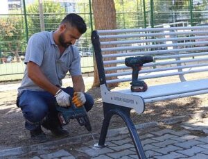 Bayraklı’da parklar yenileniyor