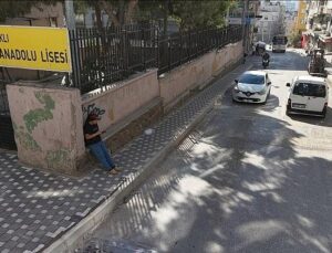 Bayraklı’da yol yenileme çalışmaları sürat kesmiyor