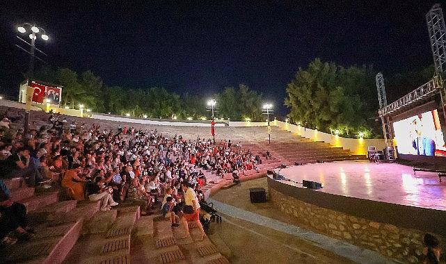 Bucalı çocuklar Lider Görkem Dumanla sinema izledi