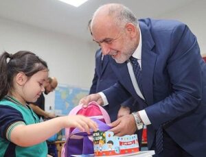 Canik Belediyesi Okula Başlayan Tüm Öğrencilerin Çanta ve Kırtasiye Setlerini Teslim Etti