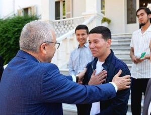 Çift Diploma Programı ile EÜ’ye gelen Özbek öğrenciler Rektör Prof. Dr. Budak’ı ziyaret etti