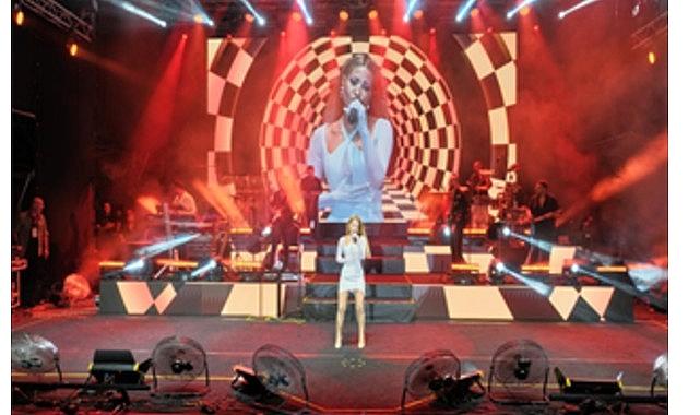 Çim Konserleri sahnesi Derya Uluğ’u ağırladı