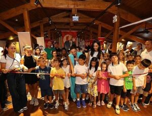Efes Selçuk’un çocuklarından barış çizgileri
