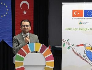 Gençler iklim hareketi için Konak’ta tepe yaptı