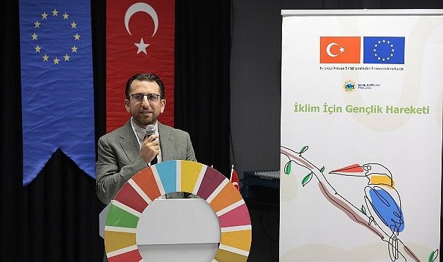 Gençler iklim hareketi için Konak’ta tepe yaptı