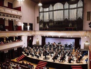 George Enescu Şenliği’ne davet edilen birinci Türk orkestrası İDSO alkışlarla yurda döndü