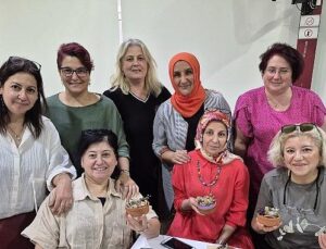 Gölcük’te Bayanlar Kendi Mumlarını Tasarladı