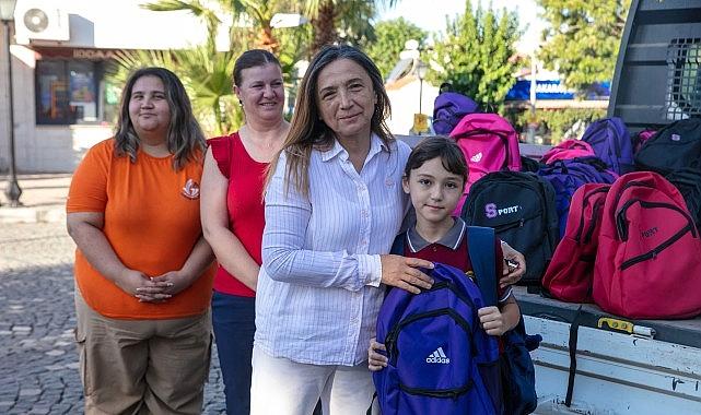 Güzelbahçe Belediye’sinden 2500 öğrenciye çanta ve kırtasiye dayanağı