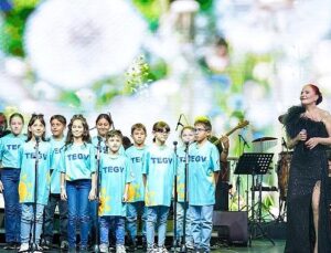 Harbiye’de unutulmaz gece: Candan Erçetin ve TEGV’li çocuklar birebir sahnedeydi