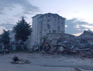 Hatay’da Aile Hekimleri Konteynırda Hizmet Veriyor!