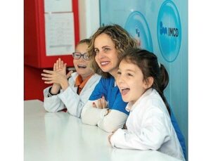 IMCD, Bilim Ateşböceği Tırı ve Kalıcı Bilim Sınıflarıyla Çocukların Kalbine Bilim Tohumları Ekmeye Devam Ediyor