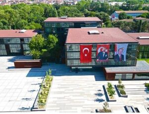 İnegöl Belediyesi’nden 1500 Öğrenciye Kırtasiye Yardımı