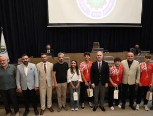 İnegöl’ün Başarılı Gençleri Mecliste Onure Edildi
