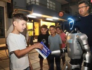 İnsansı Robot Canik Sokaklarında