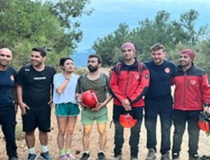 İzmir İtfaiyesi kayalıklarda mahsur kalan üç genci kurtardı