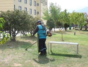 Kartepe Belediyesi’nden Yeni Eğitim Yılı Öncesi Okullarda Ağır Mesai
