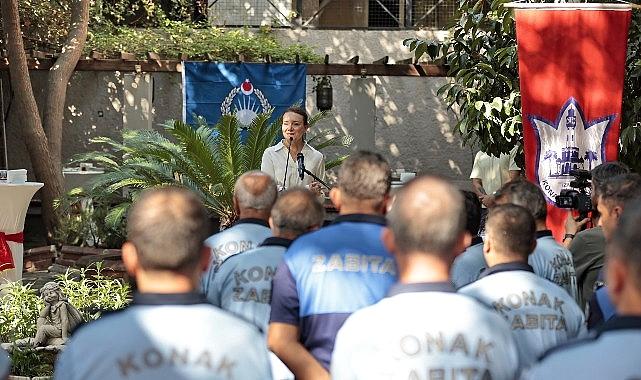 ​Konak’ta zabıta işçisine manalı kutlama