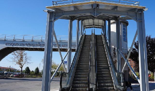 Konya Büyükşehir, Üniversite Öğrencilerinin Ağır Kullandığı Yaya Üst Geçidine Yürüyen Merdiven Kazandırdı