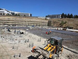 KOÜ Camii ve Otopark projesi ilerliyor