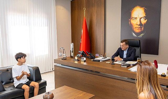 Lider Abdullah Özyiğit, minik çevreci Aras Kayretli ile buluştu