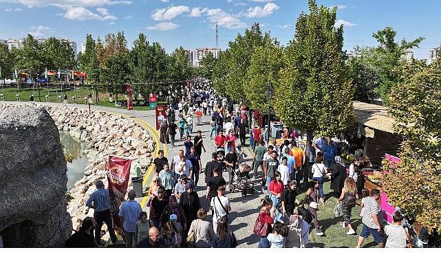 Lider Altay Tüm Lezzet Tutkunlarını Pazar Akşamına Kadar Devam Edecek GastroFest’e Davet Etti