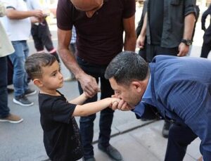 Lider Arı’dan Şenlik Kapsamında Kabak Çekirdeği İkramı
