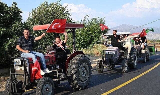 Lider Dutlulu Ilgın Mahallesi’nde Traktör Konvoyu ile Karşılandı