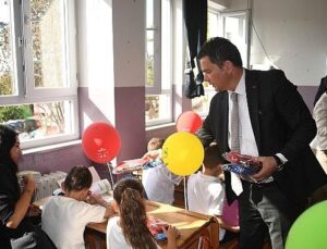 Lider Erkan Aydın’dan öğrencilere birinci ders sürprizi