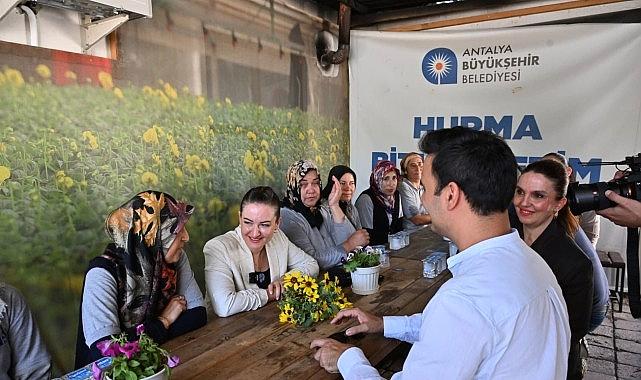 Lider Vekili Özdemir bitki üretim tesisini gezdi