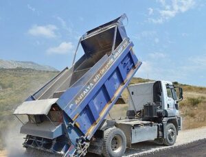Manavgat’ta küme yolları asfaltlanıyor