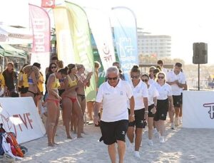 Memleketler arası plaj voleybolunun kalbi Çeşme’de attı