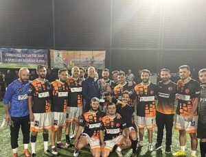 Parsan Futbol Ekibi şampiyon oldu