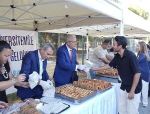 Rektör Prof. Dr. Budak’tan öğrencilere “boyozlu” karşılama