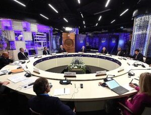 Rusya Devlet Başkanı Vladimir Putin Atom Müzesi’ni ziyaret etti