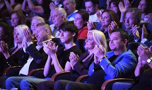 Sanat Güneşi Zeki Müren Osmangazi’de en sevilen müzikleriyle anıldı