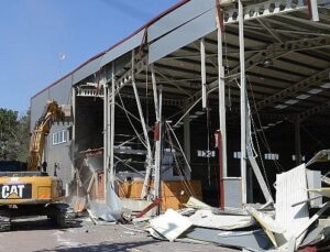 Tahtalı Mahallesi’nde 3 kaçak yapı yıkıldı