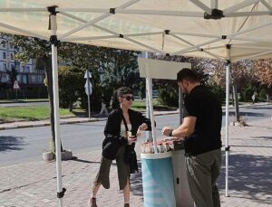 Üniversiteli Öğrencilerine Beğenilen Geldiniz İkramı