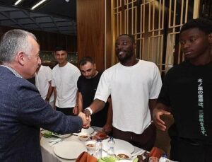 Vali Aktaş ile Lider Büyükakın’dan Beşiktaş maçı öncesi Kocaelispor’a moral