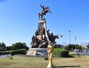 Venüs heykelleri kenti süslemeye başladı