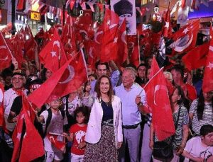 Yılmaz Özdil ve Korcan Karar Karşıyaka’da!
